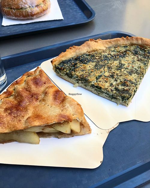 Vegan tart and apple pie  at Theias in Avignon