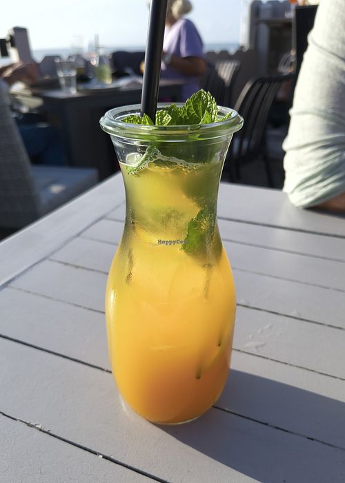 Mango-Limo mit selbstgemachtem Sirup für 7,90 Euro at Strandrestaurant Badezeit in Sylt