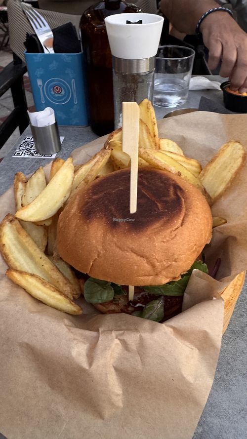 Vegan burger  at Sorelle Cafe in Asprovalta
