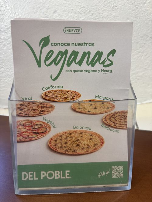 Uhm a leaflet  at Del Poble Pizzeria Eixample in Barcelona