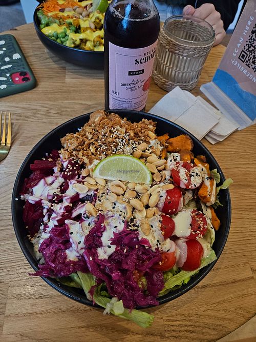 Bowl with Satay Chicken at ÁRO Stuttgart - Finest Bowls | Das Original in Stuttgart