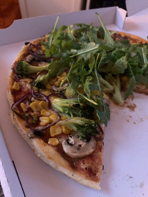 Pizza mit veganem Käse   at Pizza Max in Weingarten