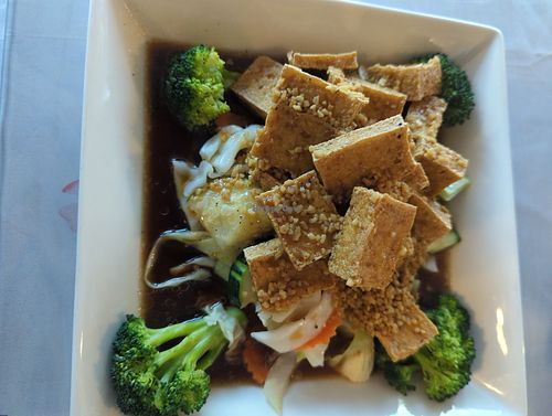 Pad garlic with tofu at Mee Thai Restaurant in Orlando