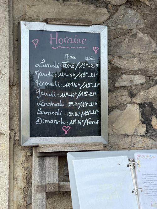 Opening times  at L'Escale du Somail in Occitanie