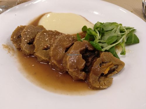 Main course / day 1 / stuffed seitan at Km.0 in San Sebastian