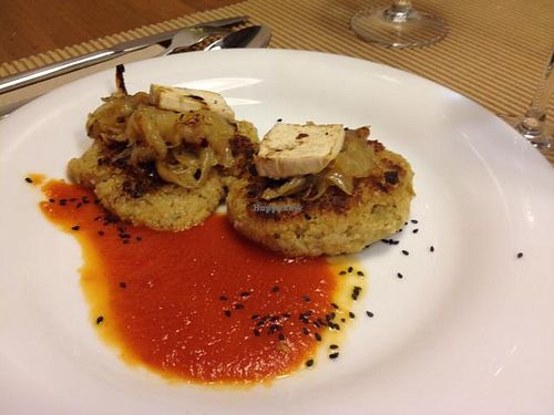 Bulgur and oat burger with caramelized onion at Km.0 in San Sebastian