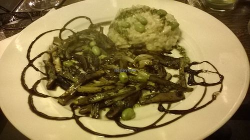 Wok de riz aux légumes, très très bon et très jolie présentation !

Wok Vegetables and rice, very tasty and beautiful ! at Brasserie LoLa in Paris