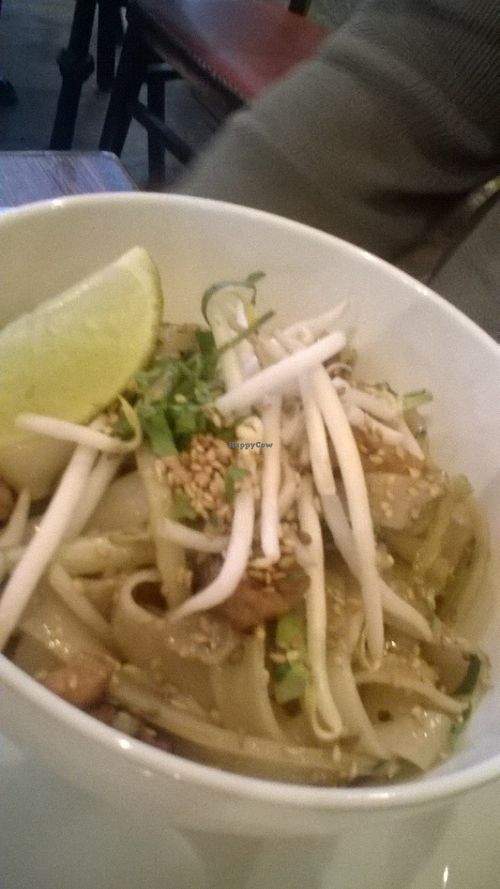 Pad Thaï at Brasserie LoLa in Paris