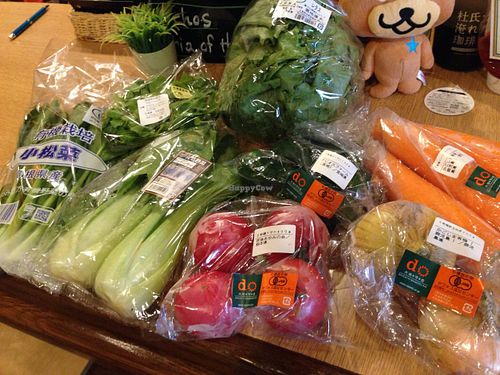 We use organic and locally supplied ingredients, to keep our community happy! （≧∇≦） at Cafe Byron Bay in Tokyo