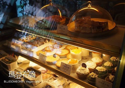 Vegan Cakes at Veganday Cafe in Taichung