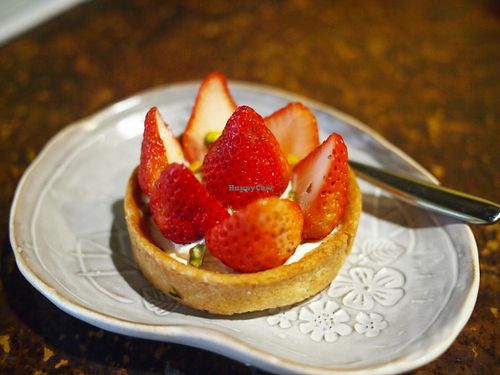 Vegan strawberry tart at Veganday Cafe in Taichung