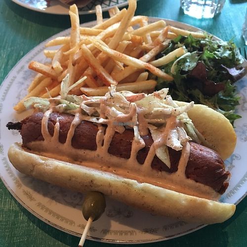 Reggie's hot dog at Antidote Bouffe Vegane in Montreal