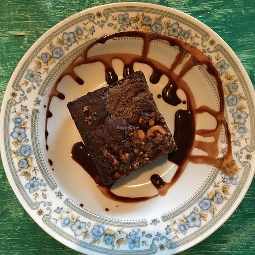 Brownie caramel et noisettes at Antidote Bouffe Vegane in Montreal