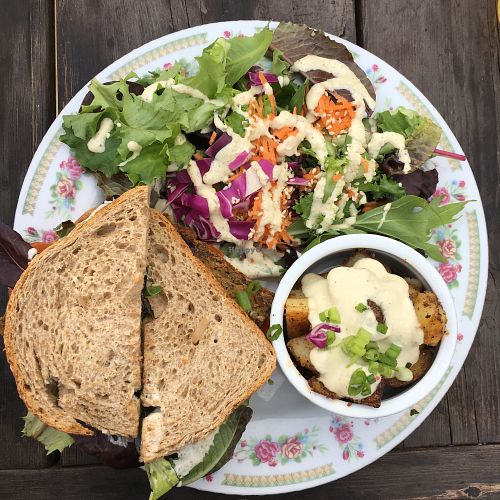 Sandwich au végé-pâté at Antidote Bouffe Vegane in Montreal