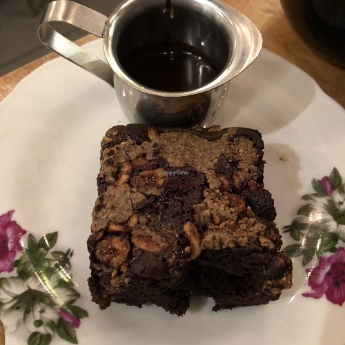 Brownie caramel et noisette at Antidote Bouffe Vegane in Montreal