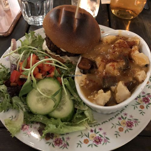 Burger régulier avec extra fromage et poutine at Antidote Bouffe Vegane in Montreal