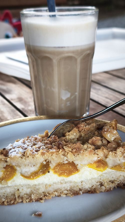 Veganer Obstkuchen und Chai at Hofcafe Albertsdorf  in Fehmarn