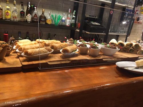 Mostrador con pintxos at Tirauki in Bilbao