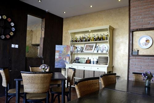 little cupboard filled with cook books and Italian spices and oils at Pizza Di Rocco in Abu Dhabi