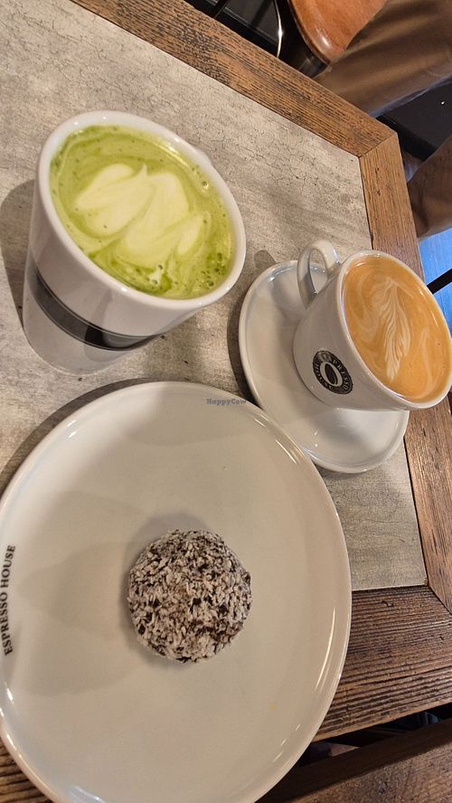 All vegan (matcha with coconut milk, cappucchino with oat milk) at Espresso House in Copenhagen