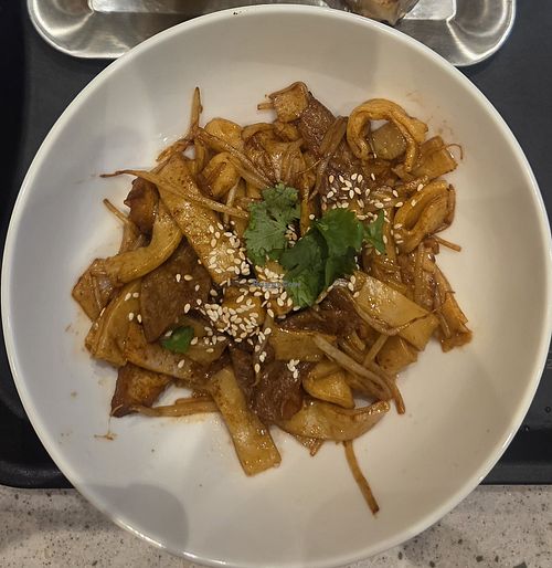 Stir-Fried Flat Noodles with the wok hey taste. at Yang Shin Vegetarian Restaurant - 養心茶樓mini in Taipei