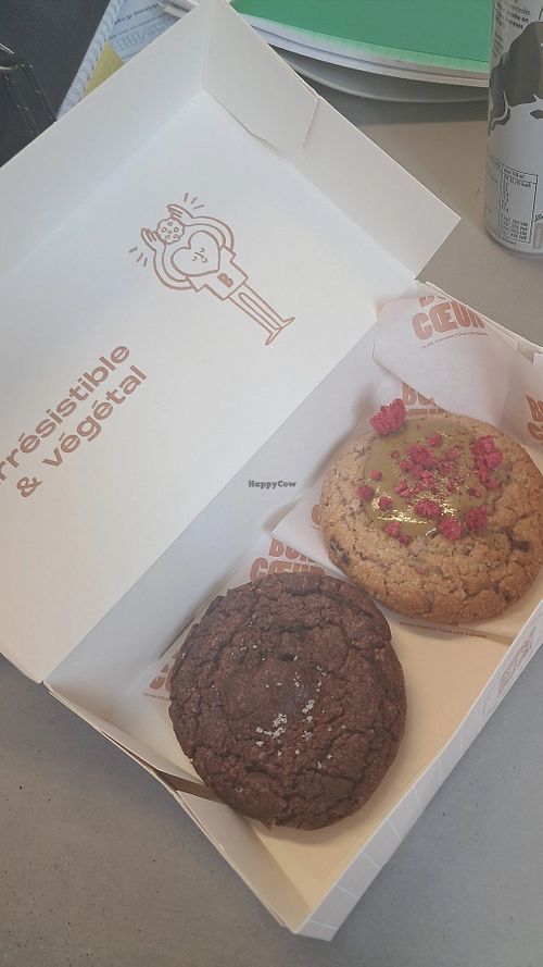 Chocolat et framboise pistache at BONCŒUR – Cookie végétal & café  in Rennes
