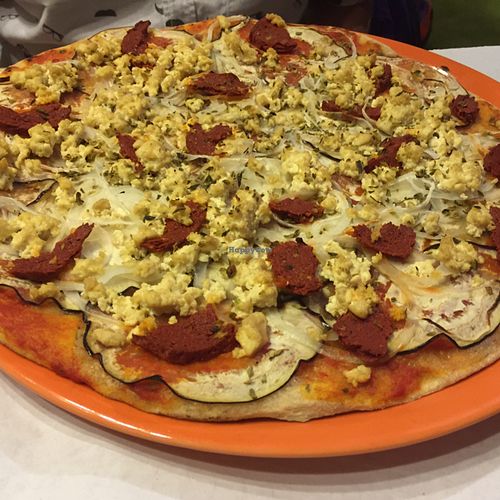 Pizza de chorizo at Dolce Pizza y Los Veganos - Hipolit Lazaro in Barcelona