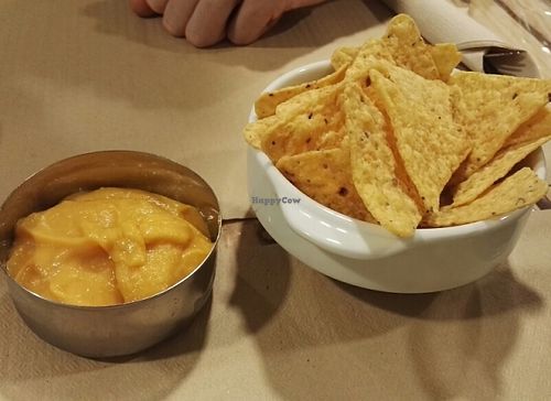 Nachos with carrot cheese dip at Dolce Pizza y Los Veganos - Hipolit Lazaro in Barcelona