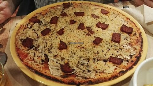 vegan chorizo pizza at Dolce Pizza y Los Veganos - Hipolit Lazaro in Barcelona