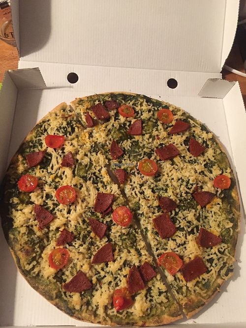 Pesto pizza at Dolce Pizza y Los Veganos - Hipolit Lazaro in Barcelona