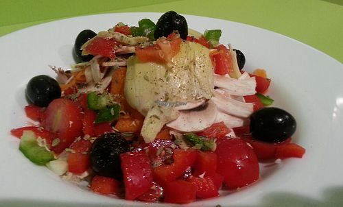 One of the daily changeing 'Venga Vegano' meals. 
Mediterean salad with 'cevada' :) at Dolce Pizza y Los Veganos - Hipolit Lazaro in Barcelona