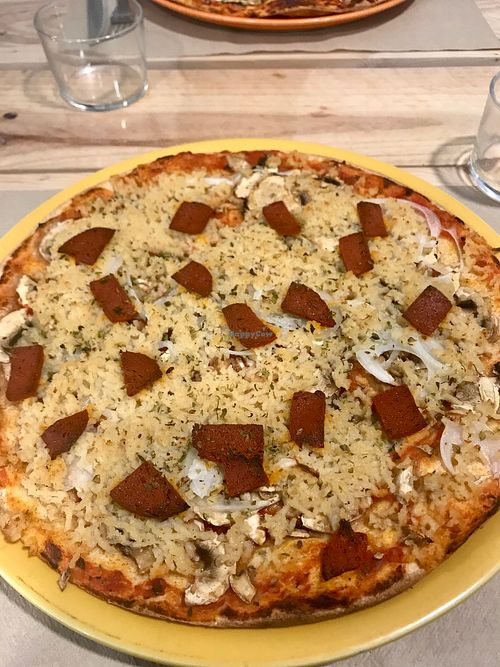 Vegan chorizo pizza at Dolce Pizza y Los Veganos - Hipolit Lazaro in Barcelona