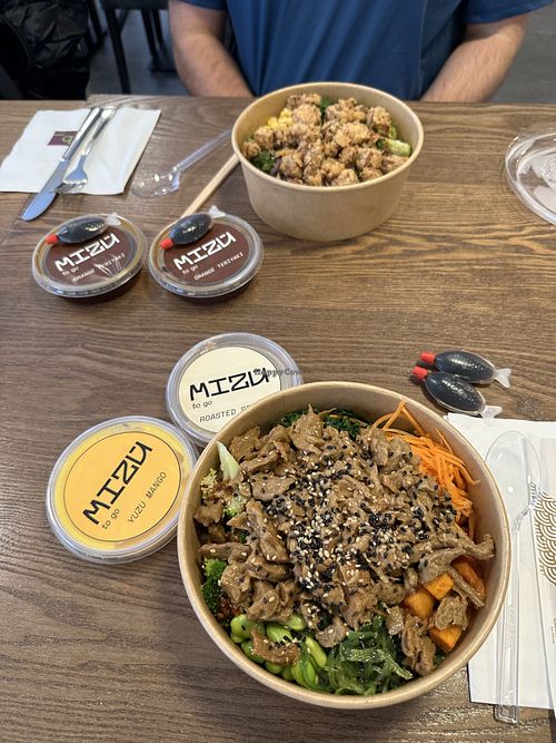 Roasted sesame, mango dressing and teriyaki were vegan  at Mizu to-go in Vaduz