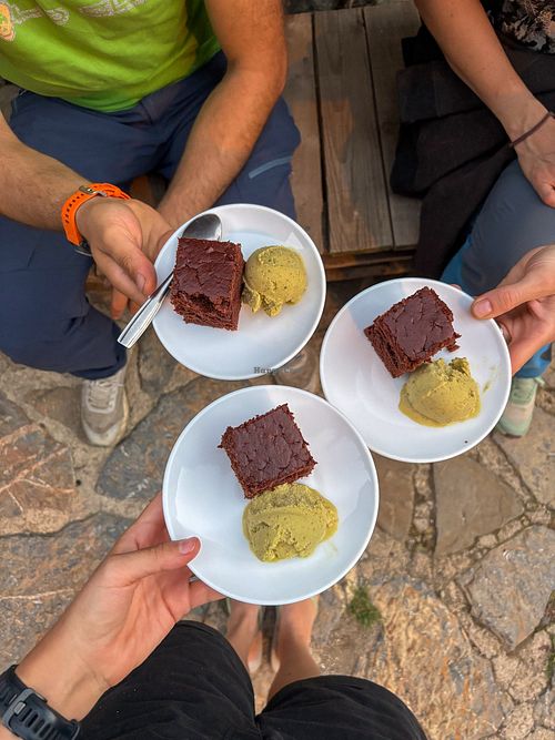 Pastís casolà amb gelat del Cóm at Refugi d'Estaon in Estaon