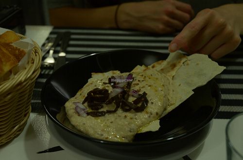 Cannellini/Chickpea hummus with flat bread at Logud'Oro in Sassari