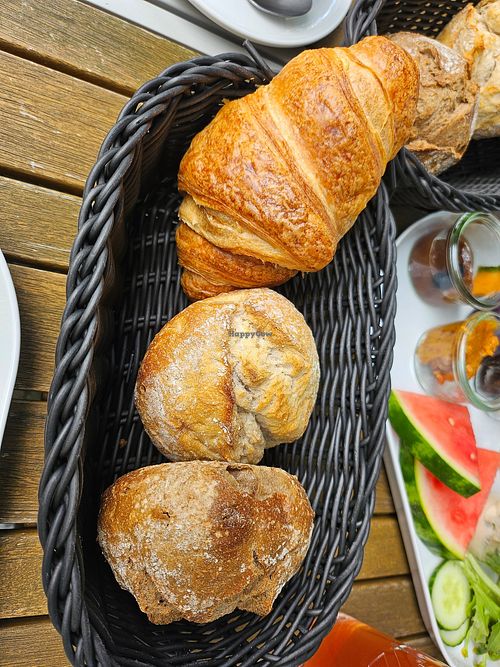 Vegane Brötchen und Crossaint (veganes Allerlei) at kuchen kollektiv in Bochum