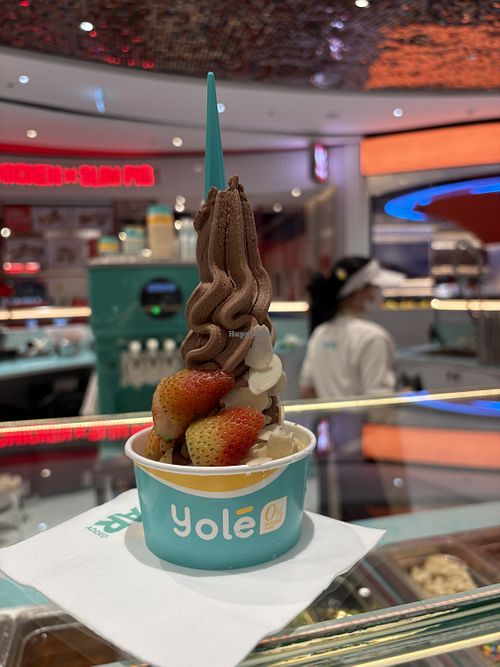 Vegan chocolate hazelnut ice cream with almonds and strawberries   at Yolé Thailand - Siam Paragon in Bangkok