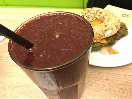 red berry smoothie at Goodies in Leipzig