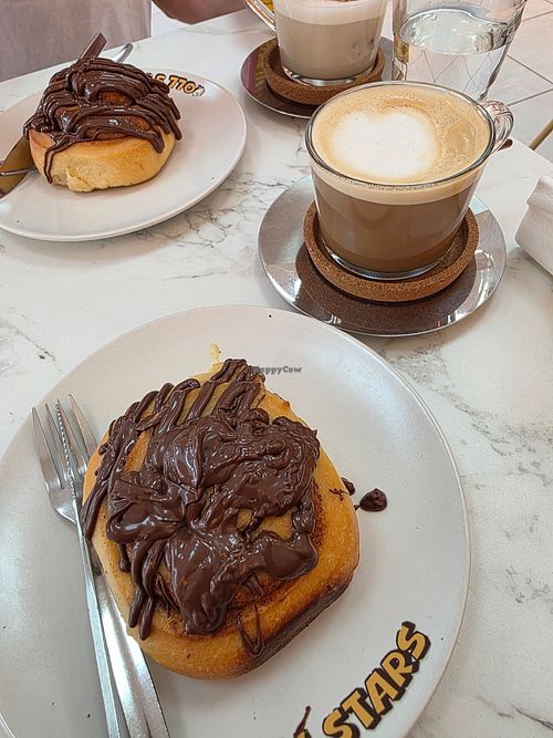 Rolls veganos con chocolate y café con leche de avena at RollStars - CC. Las Ramblas in Las Palmas