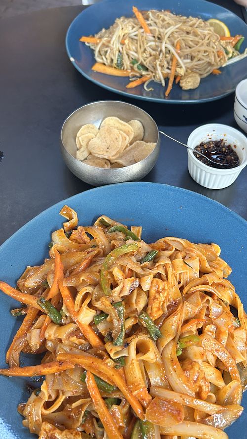 Vegan pad thai and vegan phad phrik toa  at Noodle Works in Arnhem