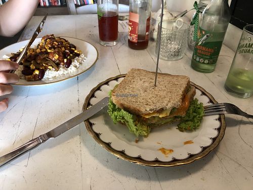 Chili sin carne and a smoked-tofu sandwich at Veganalina in Hamm
