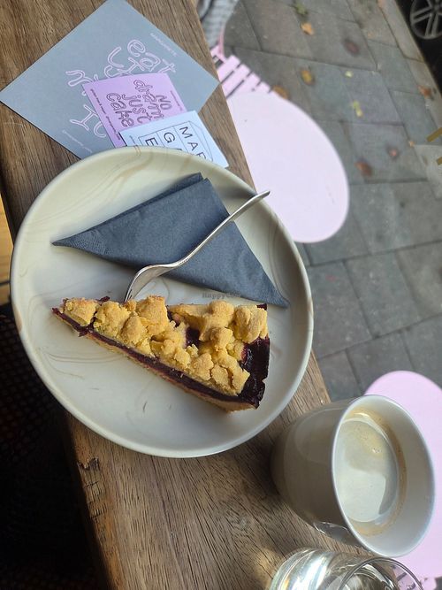 Zwetschgenkuchen at Margarete Café in Hamburg