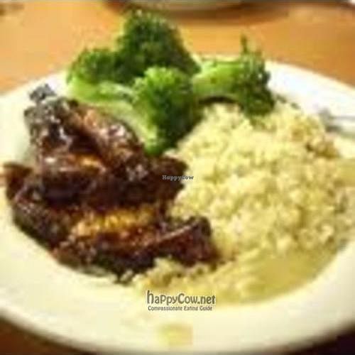 Bar.b.que tofu, vegan mac&cheese and brocolli! Delicious at Soul Vegetarian in Tallahassee