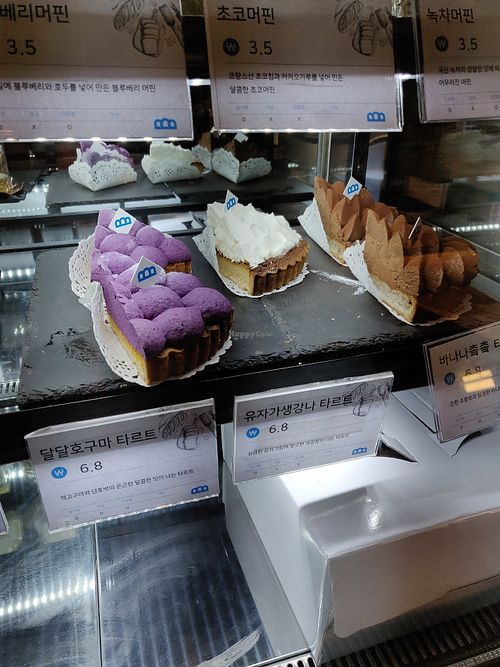 Cake window at The Bread Blue - Nogosan in Seoul