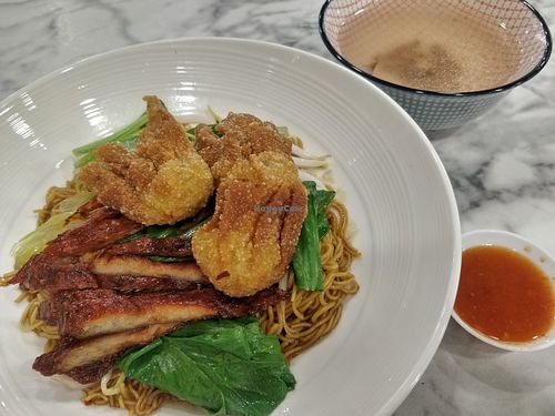 Wanton noodle with fried Dumplings and mock char siew at Onn Vegetarian 安顺素食 in Central Singapore