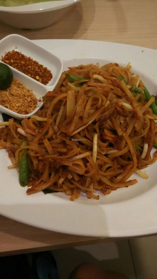 Pad Thai noodle at Clover 8 in East Singapore
