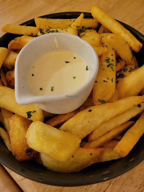 Fries with garlic sauce at Eat.Co in Koh Phangan