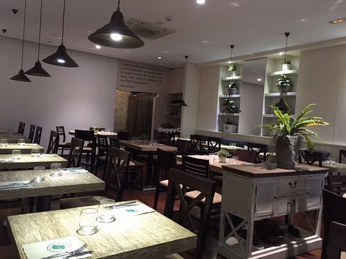 Salon at Happy Day Vegetariano in Barcelona