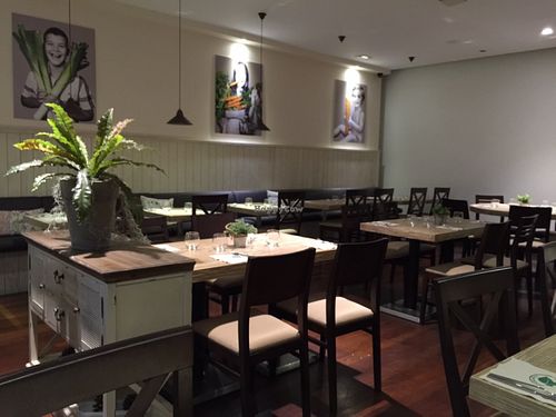 Salon at Happy Day Vegetariano in Barcelona