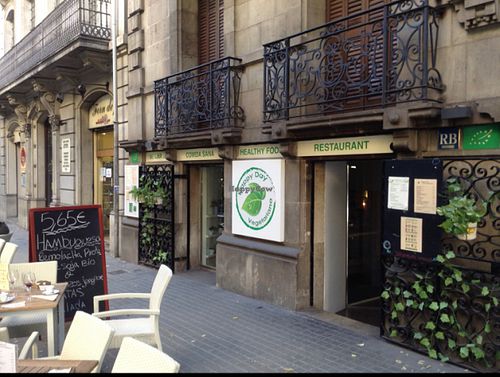 outside at Happy Day Vegetariano in Barcelona